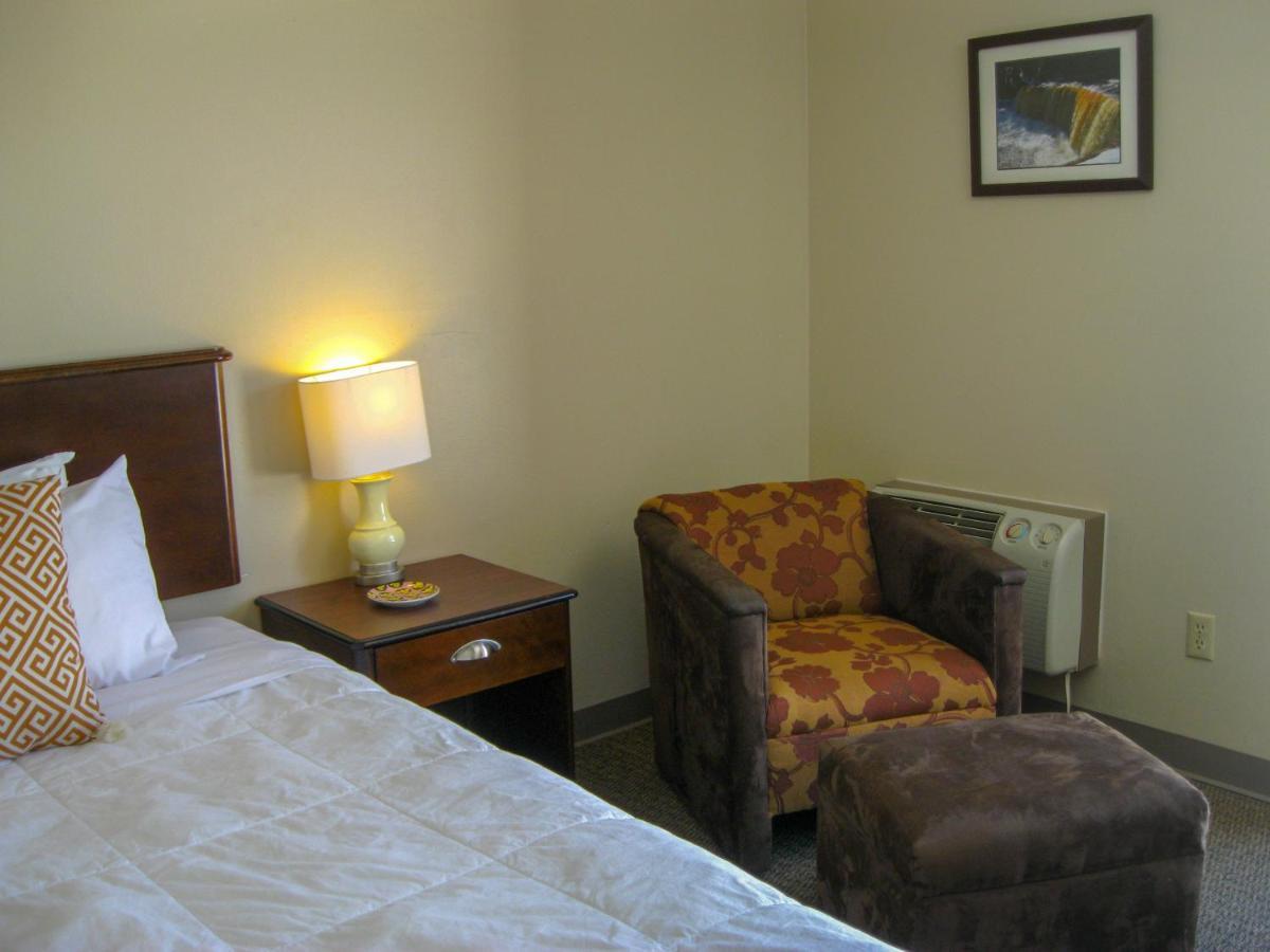 Cedar Hill Lodge เซนต์อิกเนซ ภายนอก รูปภาพ